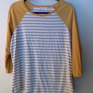 Maurices Womens Size Large Tee